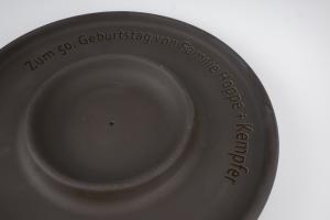 Gravur von Keramik-Tischkamin